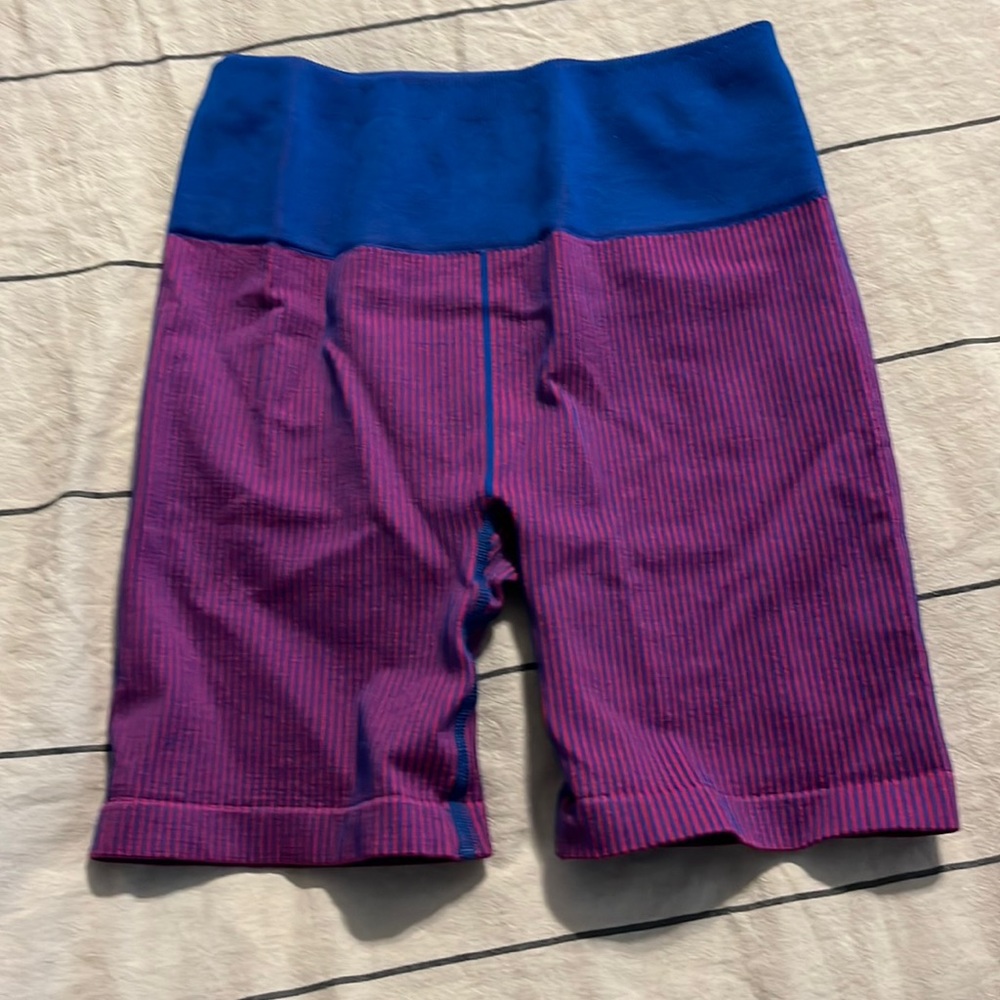 Fabletics High-Waisted Seamless Rib Short - Picture 2 of 4